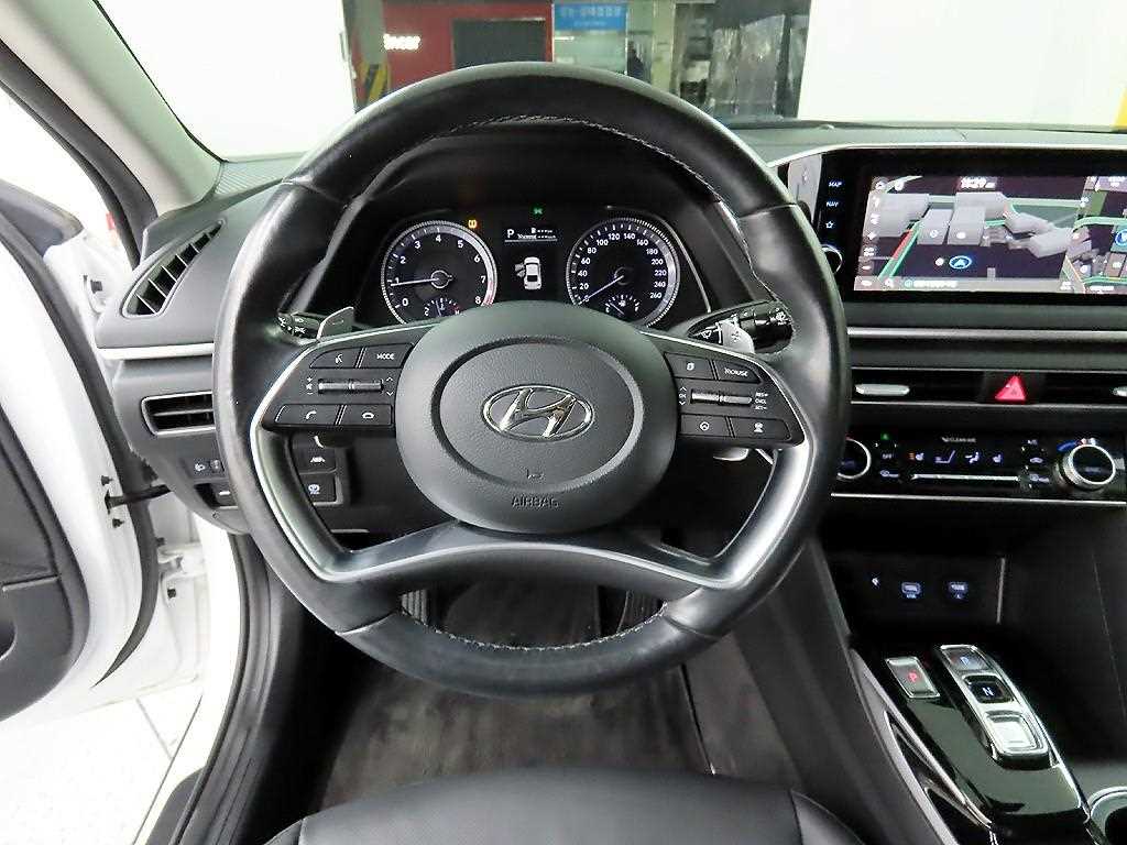 HYUNDAI Sonata - Vista 9