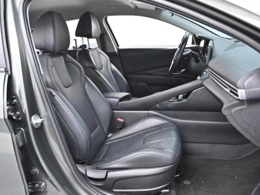 HYUNDAI Avante - Vista 10