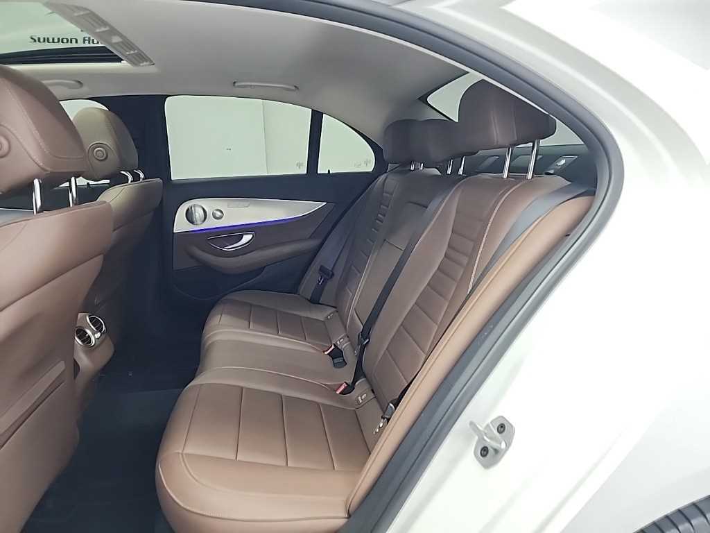 Mercedes Benz E class - Vista 12