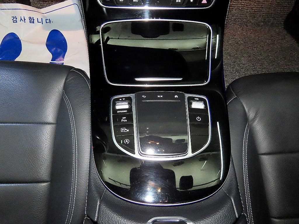 Mercedes Benz E class - Vista 12