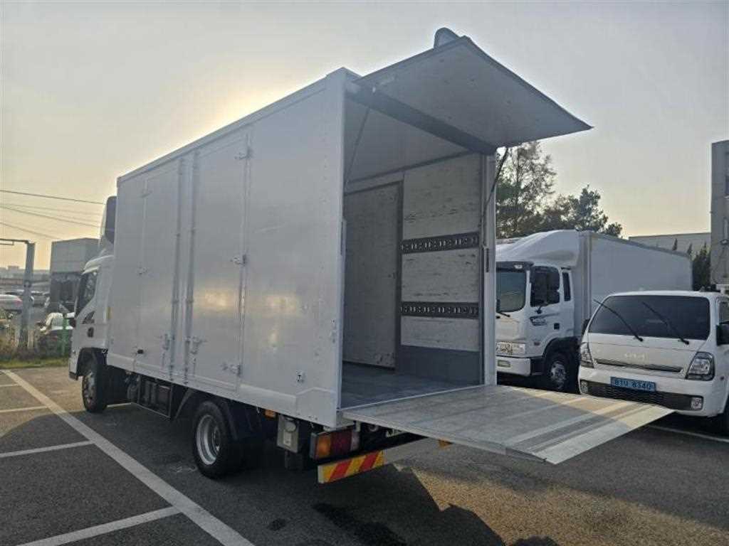 medium and large cargo truck - Vista 7