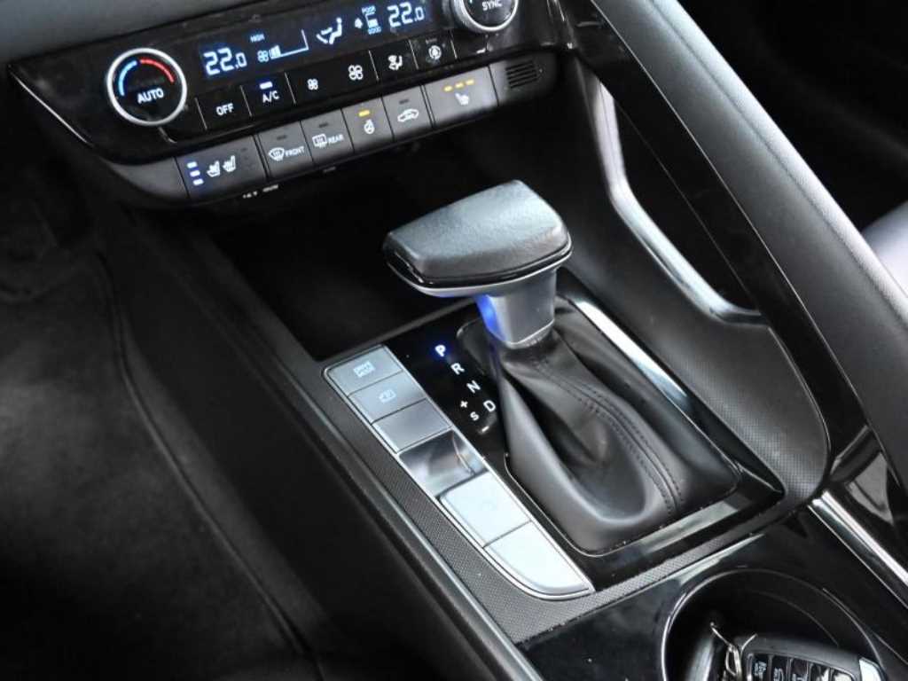 HYUNDAI Avante - Vista 9