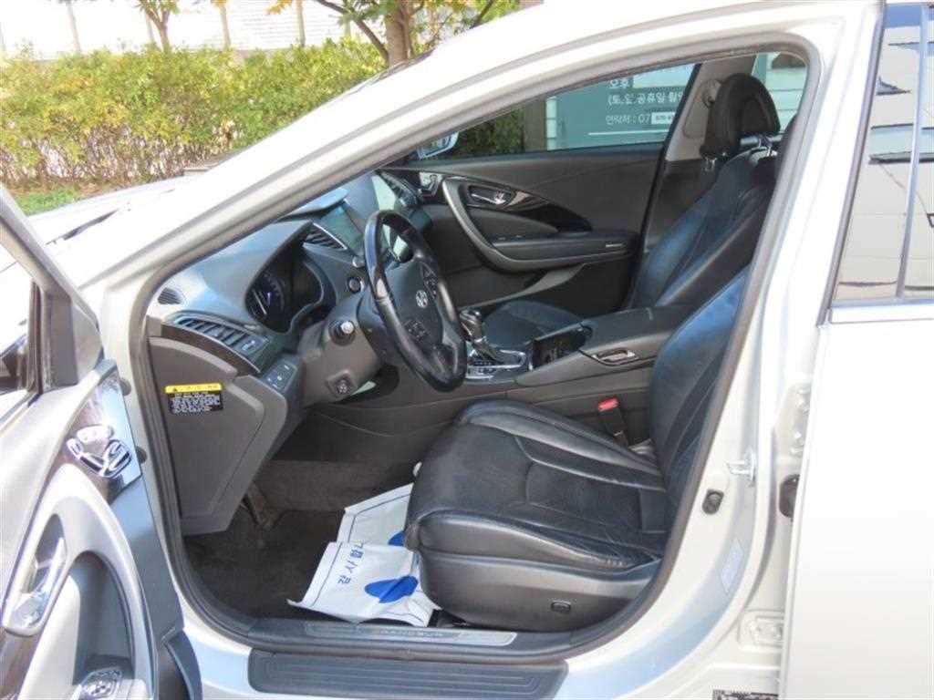 HYUNDAI Grandeur - Vista 12