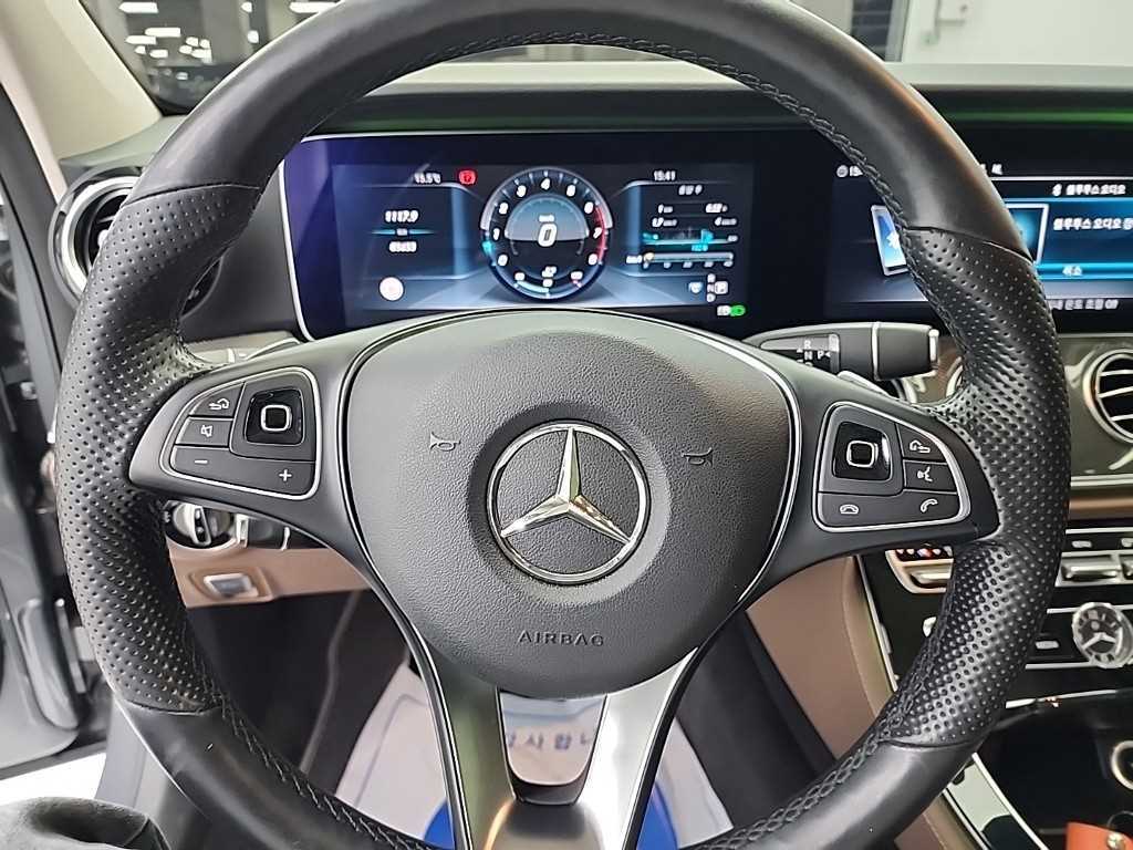 Mercedes Benz E class - Vista 9