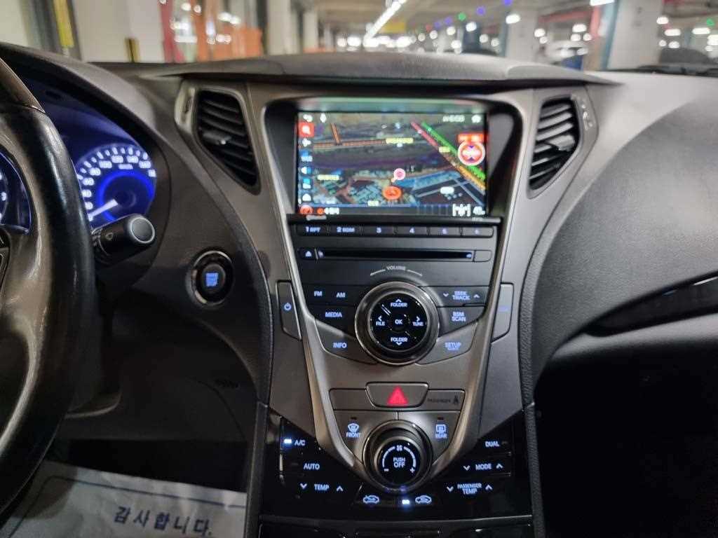 HYUNDAI Grandeur - Vista 11