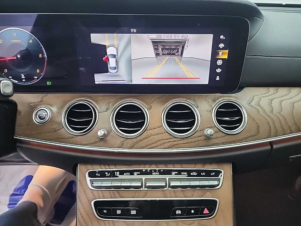 Mercedes Benz E class - Vista 10