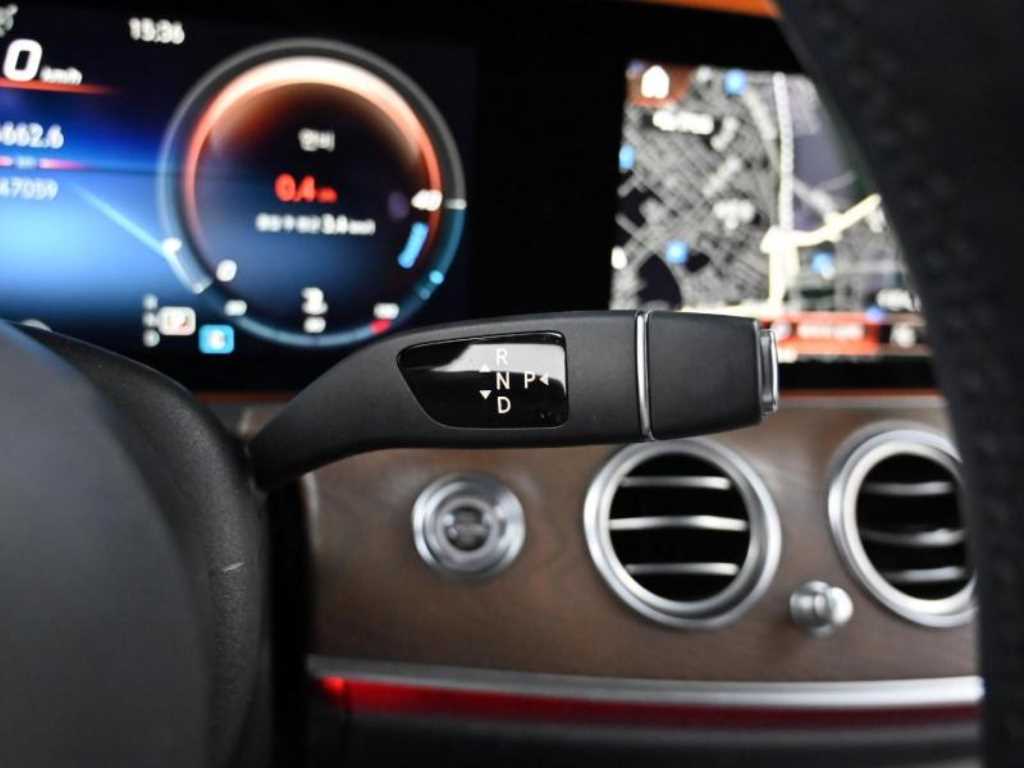 Mercedes Benz E class - Vista 9