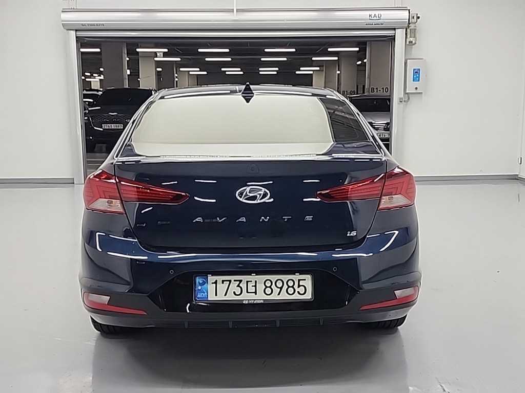 HYUNDAI Avante - Vista 3