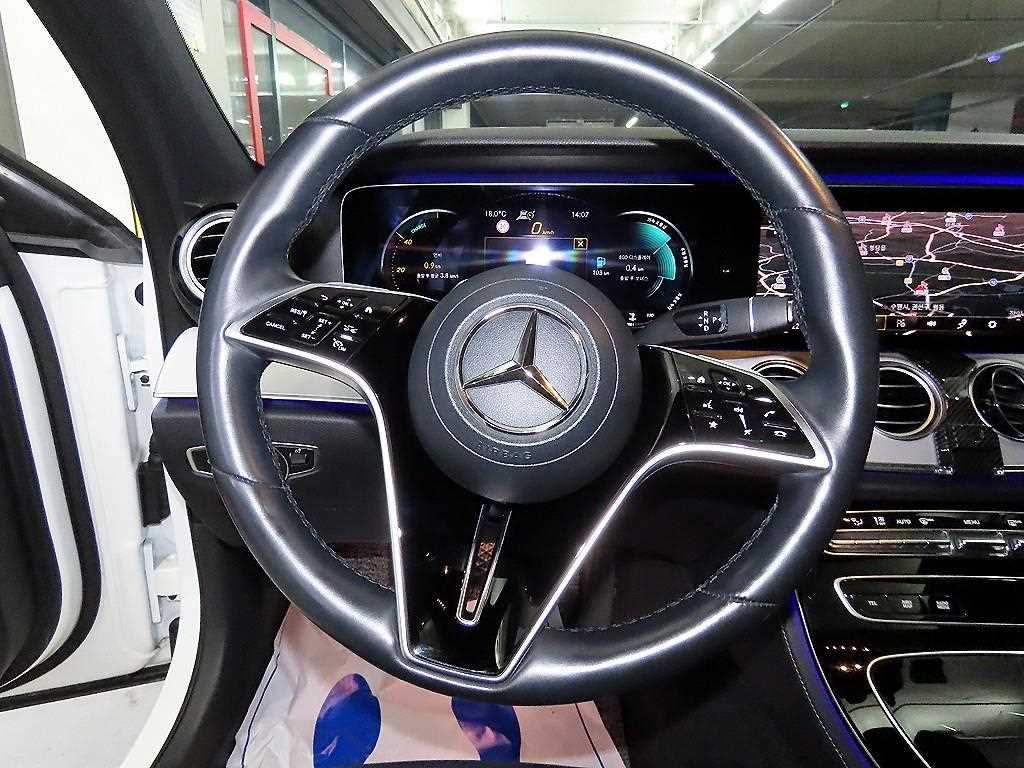 Mercedes Benz E class - Vista 8