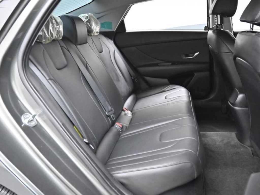 HYUNDAI Avante - Vista 12