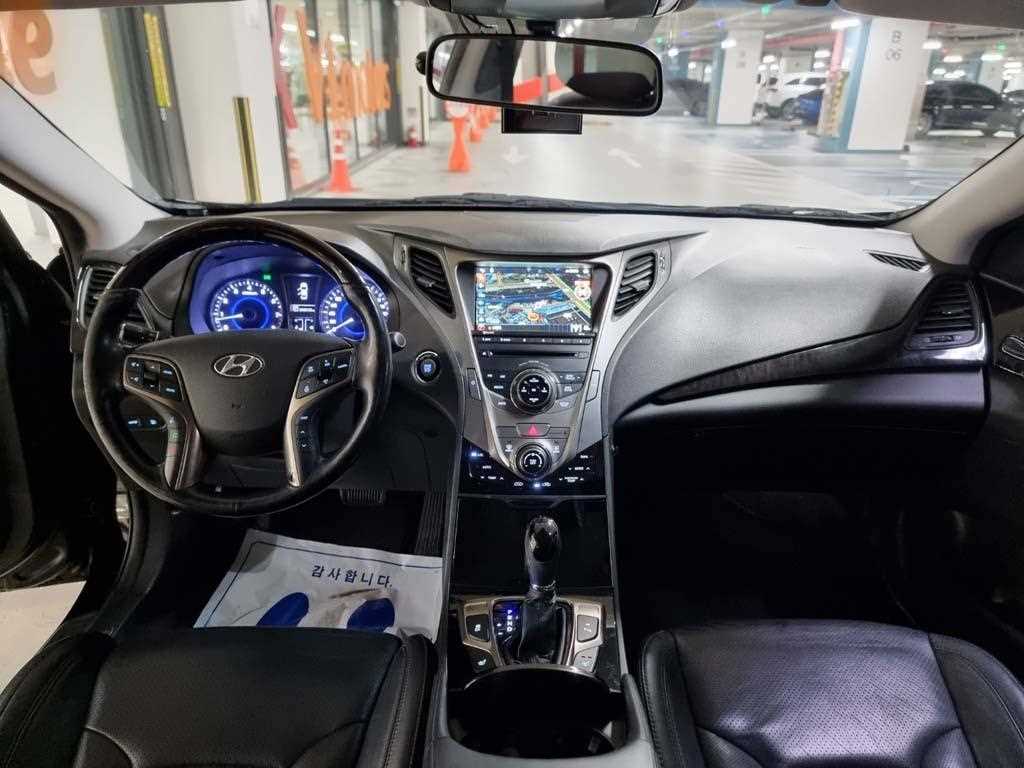 HYUNDAI Grandeur - Vista 10