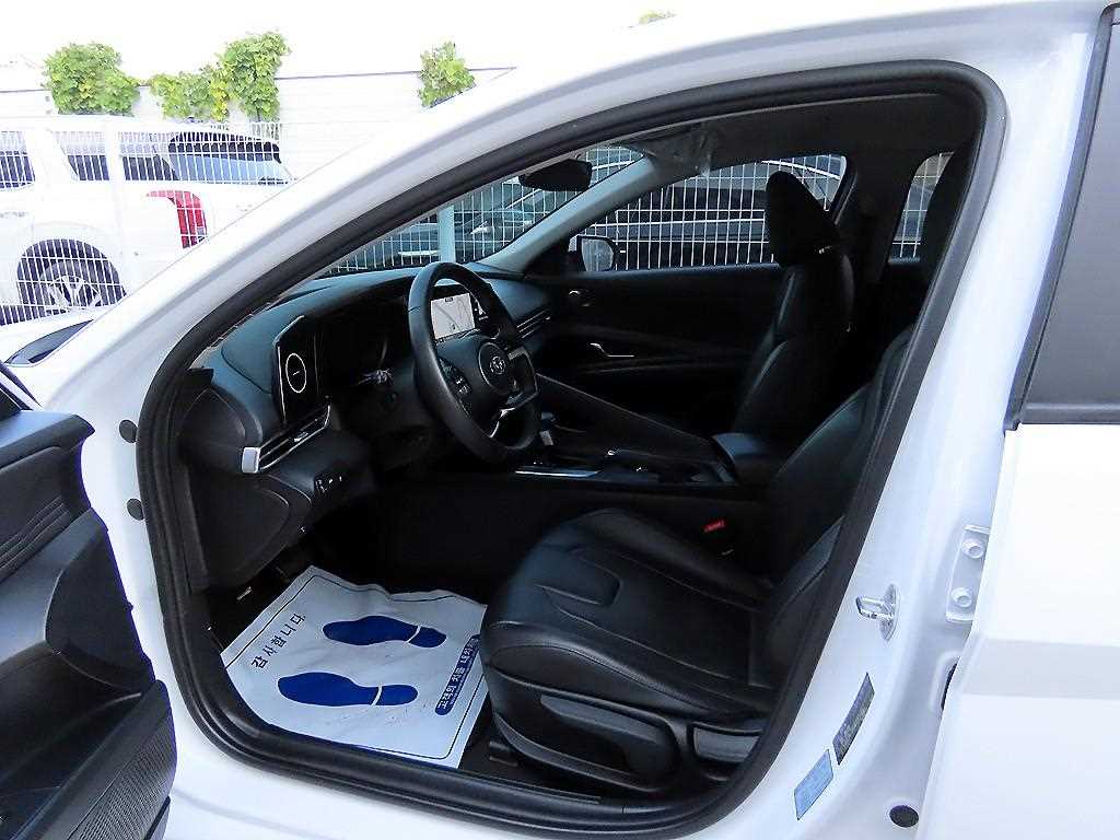 HYUNDAI Avante - Vista 5