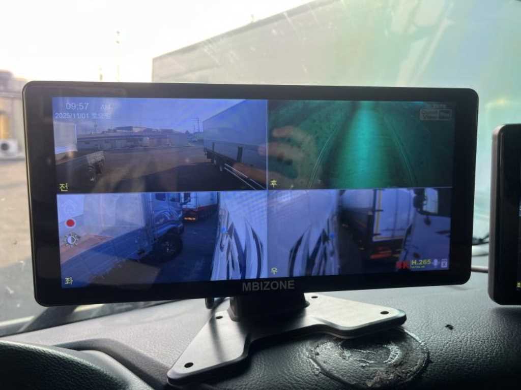 medium and large cargo truck - Vista 11