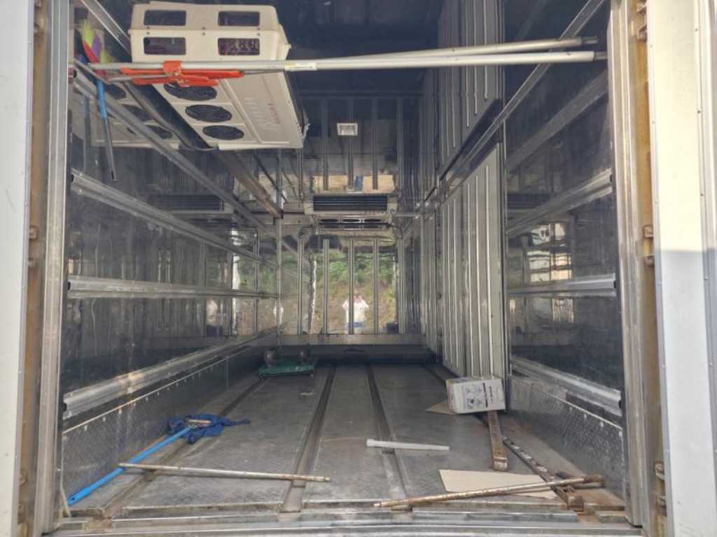 medium and large cargo truck - Vista 5