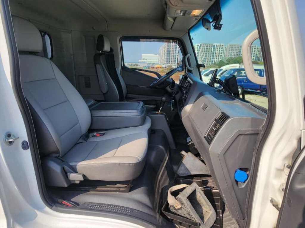 medium and large cargo truck - Vista 12