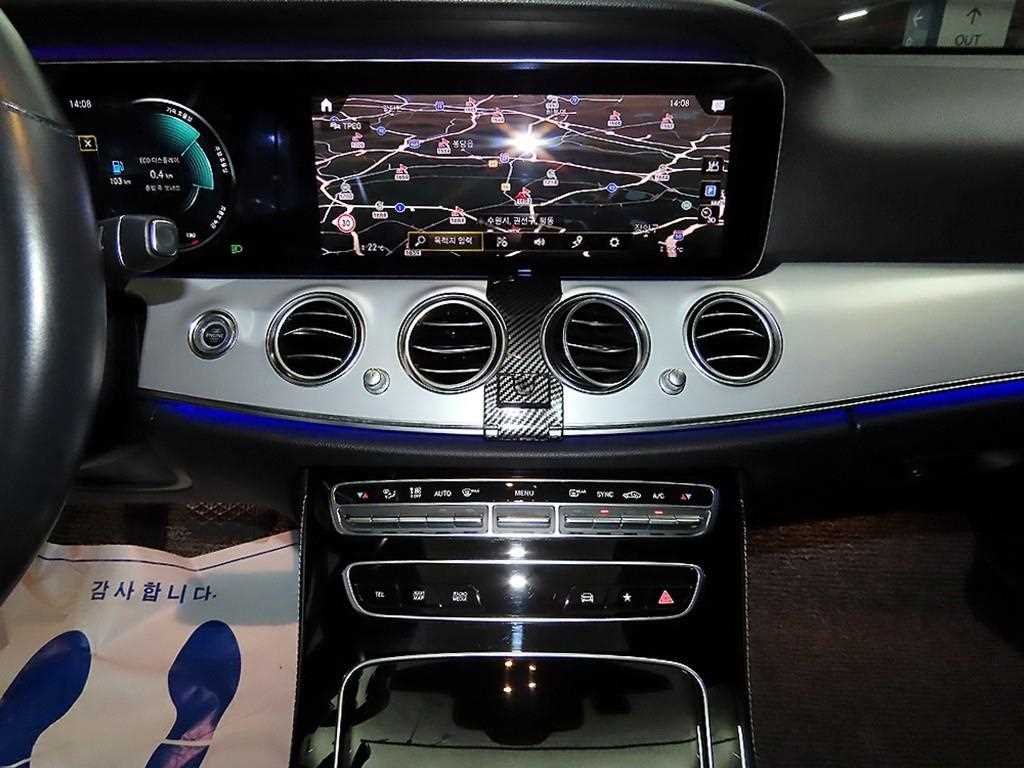 Mercedes Benz E class - Vista 11