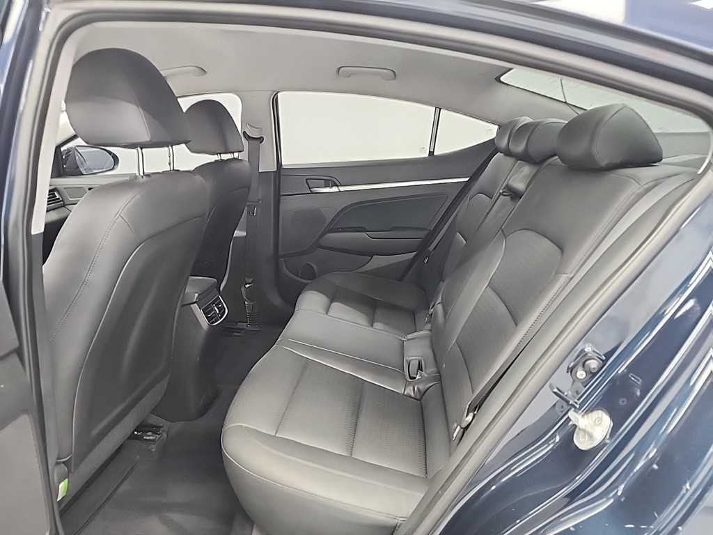 HYUNDAI Avante - Vista 12