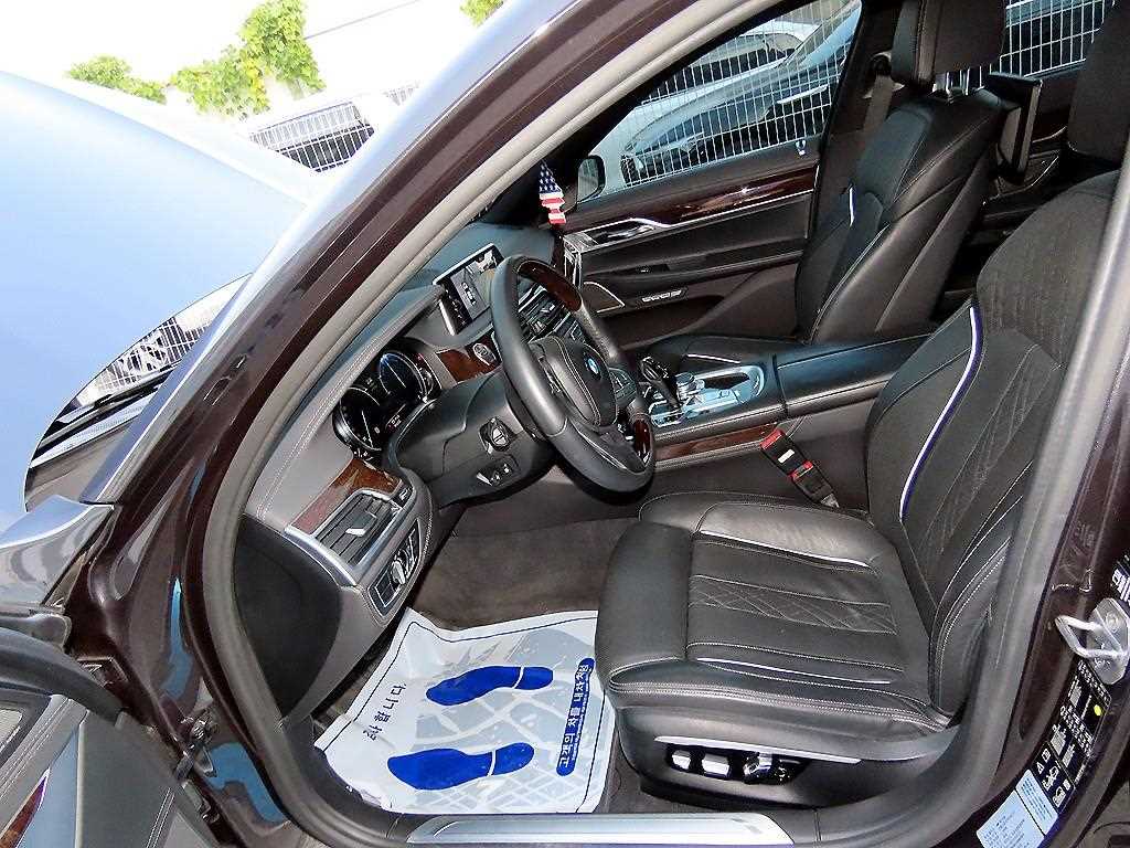 BMW 7 Series - Vista 5