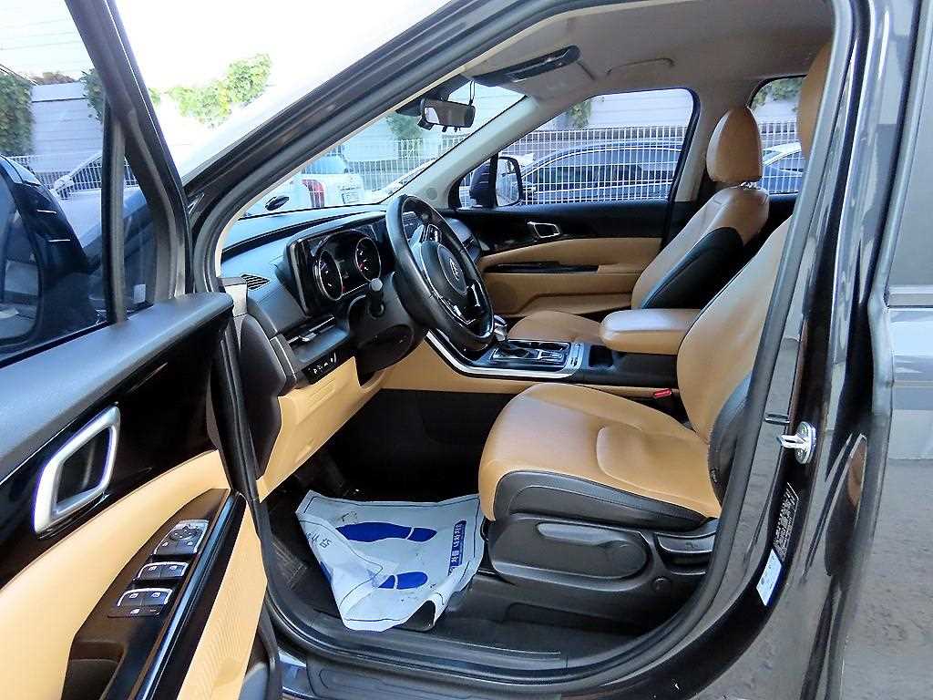 KIA Carnival - Vista 5