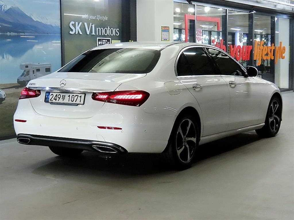 Mercedes Benz E class - Vista 4
