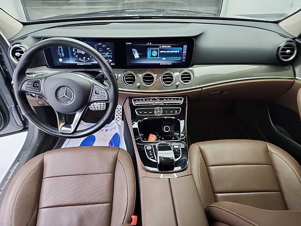 Mercedes Benz E class - Vista 7