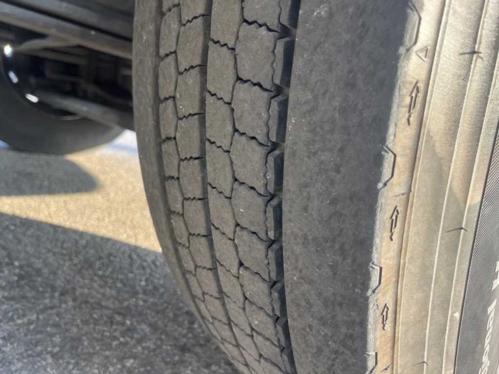 medium and large cargo truck - Vista 7