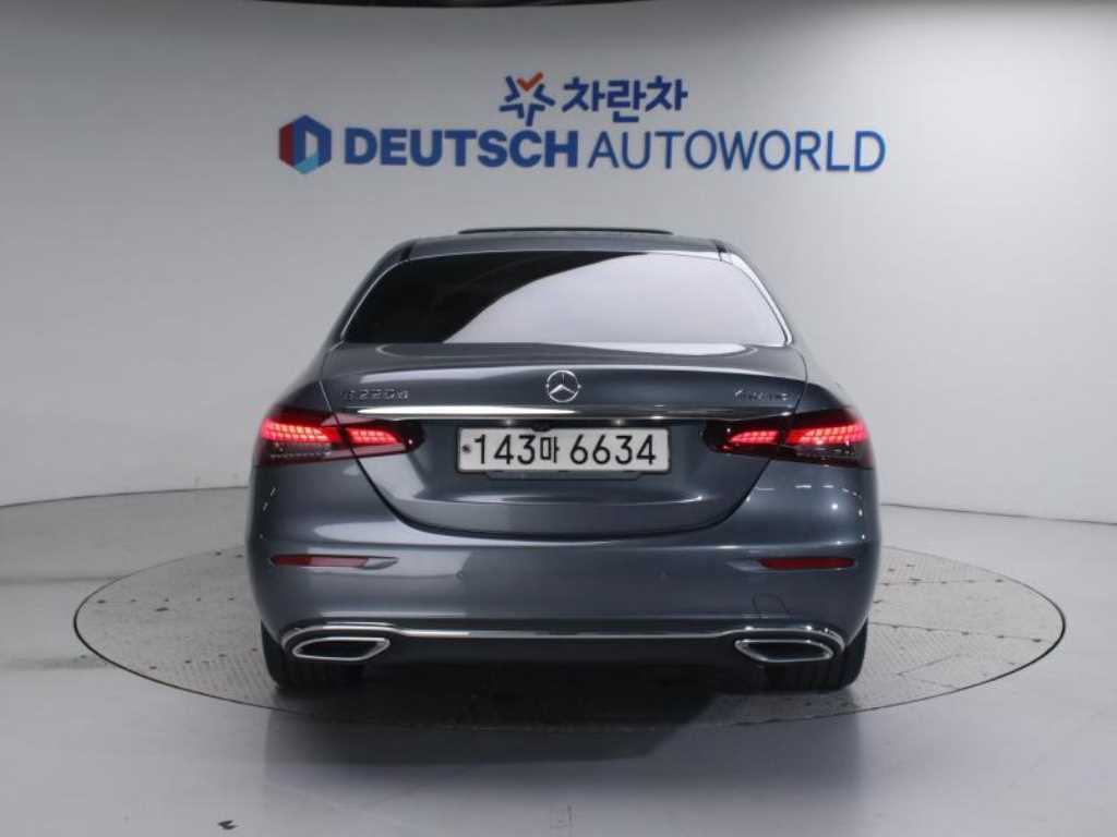 Mercedes Benz E class - Vista 4