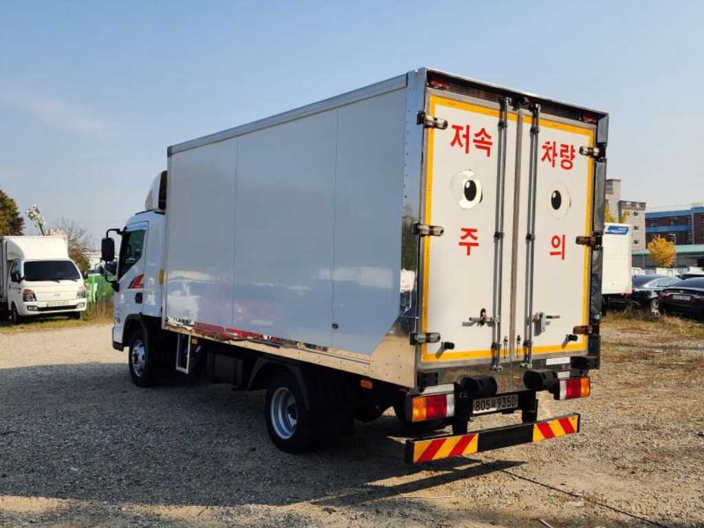 medium and large cargo truck - Vista 7