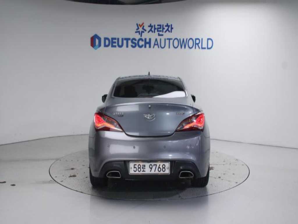 HYUNDAI Genesis - Vista 4