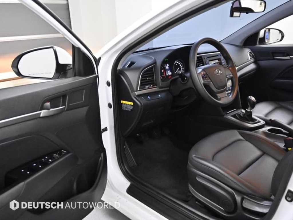 HYUNDAI Avante - Vista 11