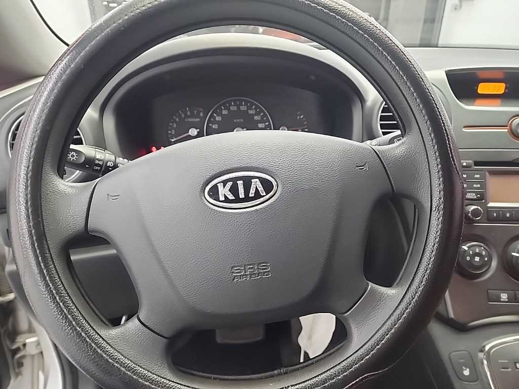 KIA Carens - Vista 8