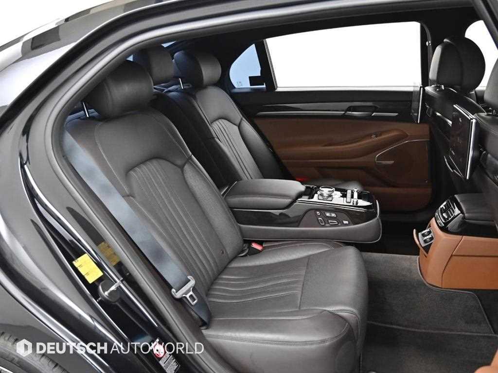 Genesis G90 - Vista 11