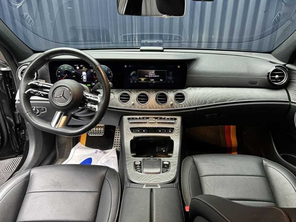 Mercedes Benz E class - Vista 8