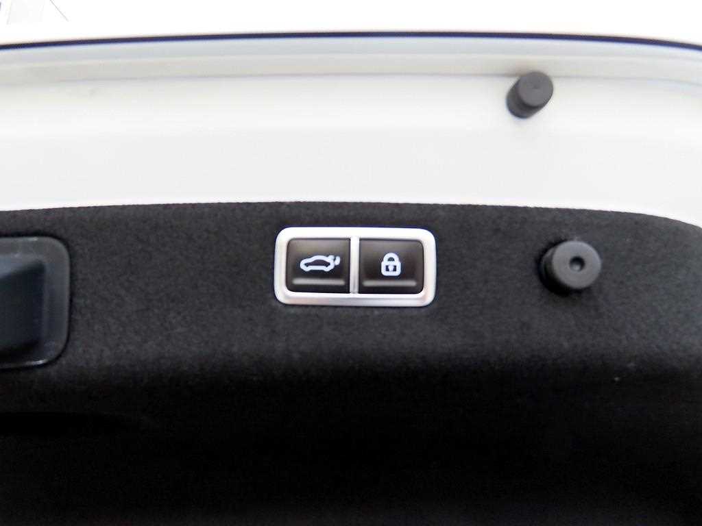 Genesis G70 2025 Blanco - Importación desde Corea - HF Imports Iquique - Foto 15