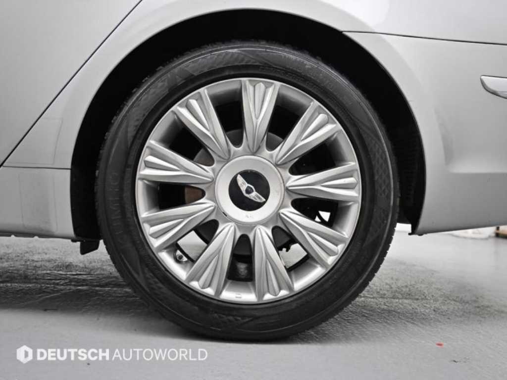 HYUNDAI Genesis - Vista 5