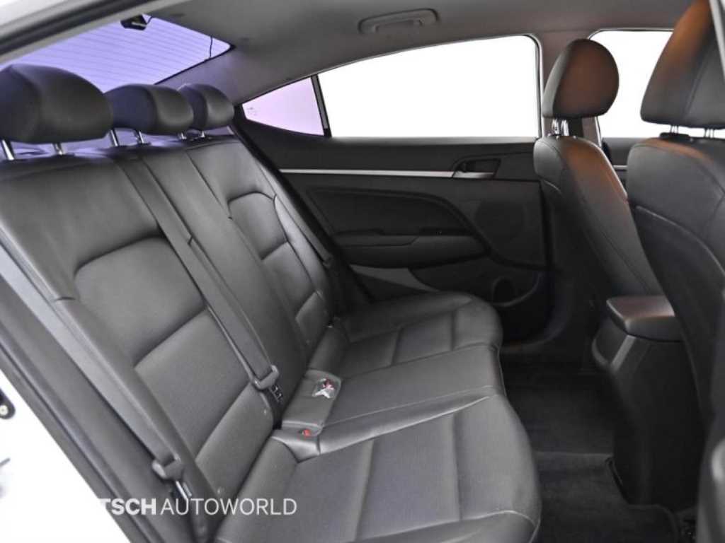 HYUNDAI Avante - Vista 12