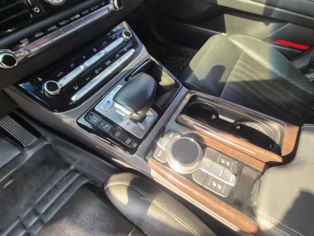 Genesis EQ900 - Vista 10