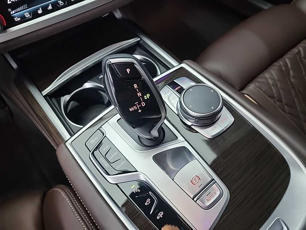 BMW 7 Series - Vista 8