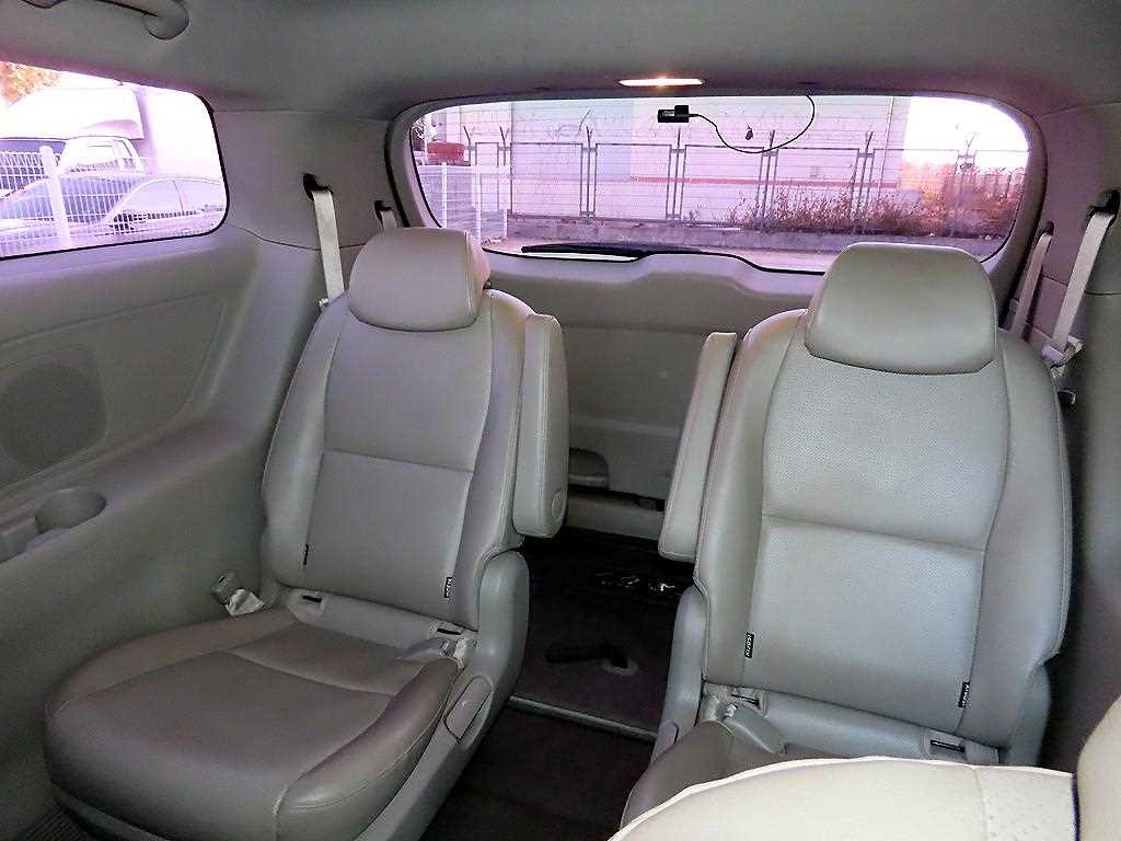 KIA Carnival - Vista 7
