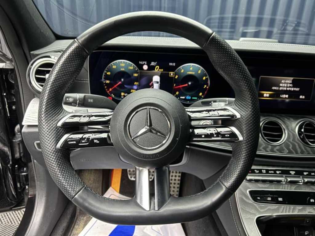 Mercedes Benz E class - Vista 7