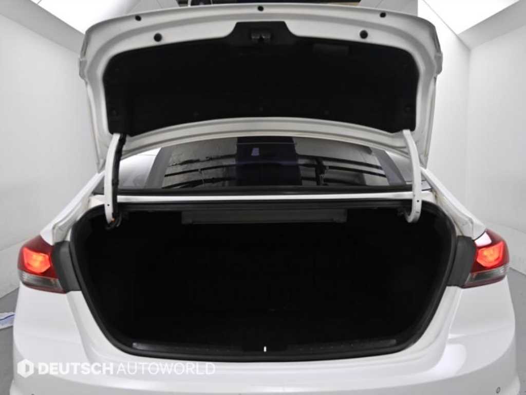 HYUNDAI Avante 2018 Blanco - Importación desde Corea - HF Imports Iquique - Foto 20