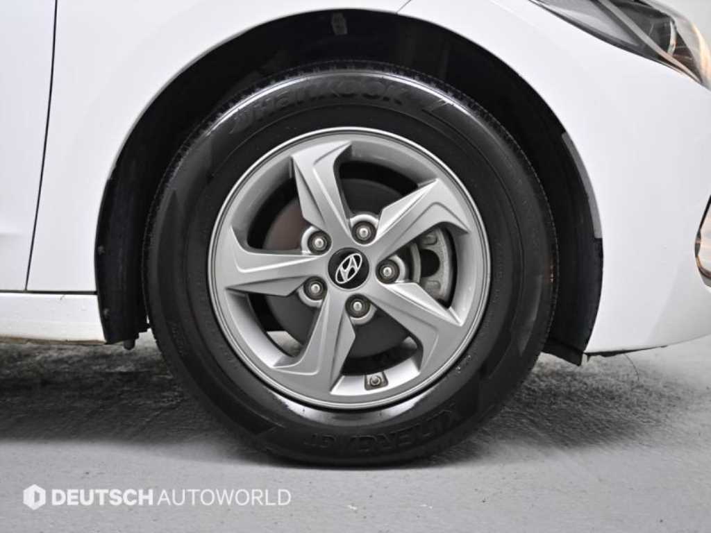 HYUNDAI Avante - Vista 5