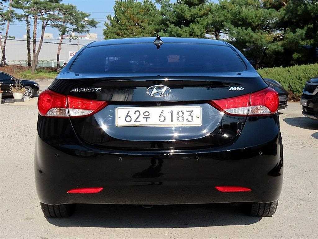 HYUNDAI Avante - Vista 4