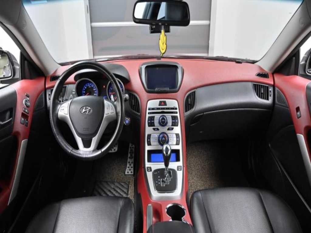 HYUNDAI Genesis - Vista 7