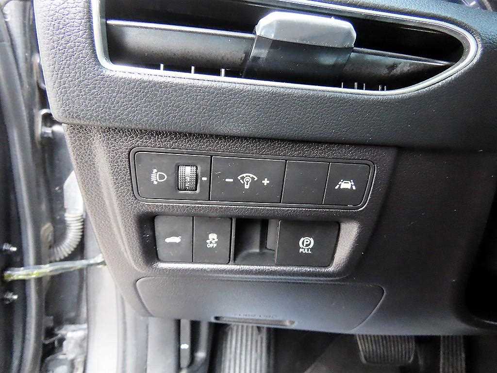 HYUNDAI Sonata - Vista 12