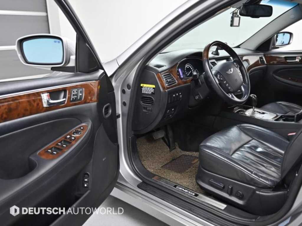 HYUNDAI Genesis - Vista 11