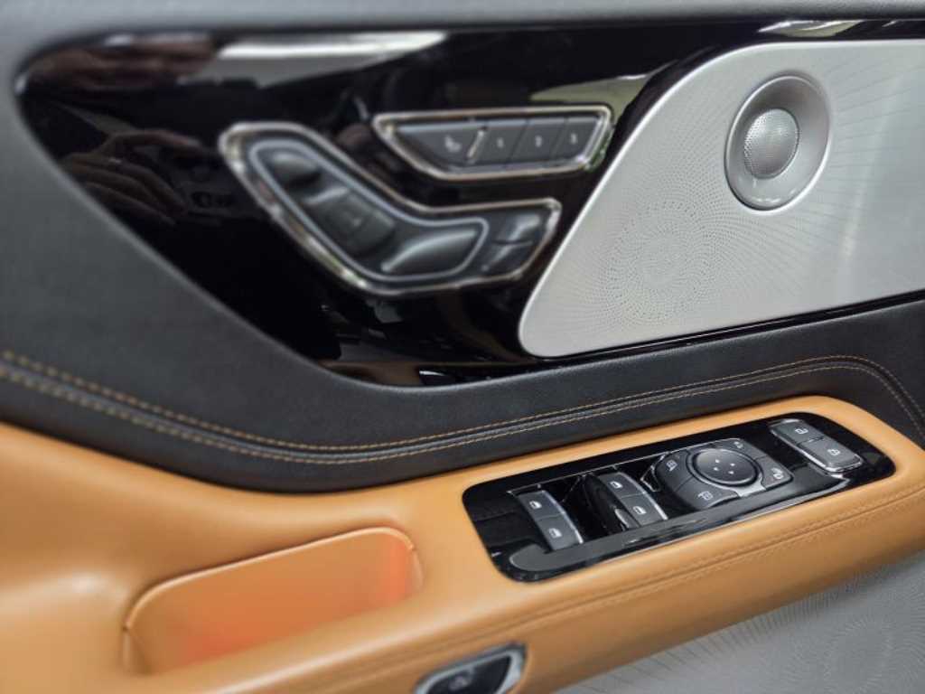 Lincoln Aviator - Vista 8