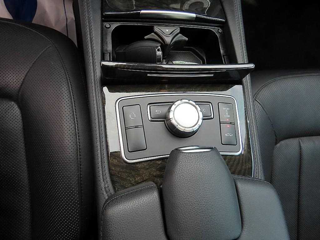 Mercedes Benz CLS Class - Vista 12