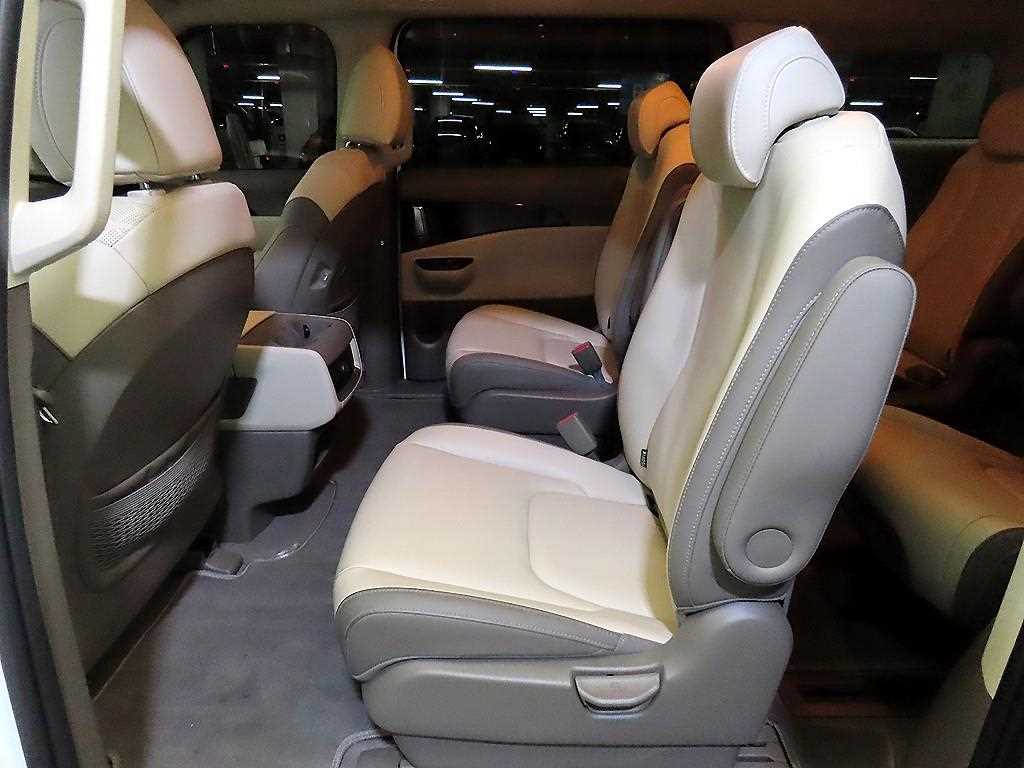 KIA Carnival - Vista 7