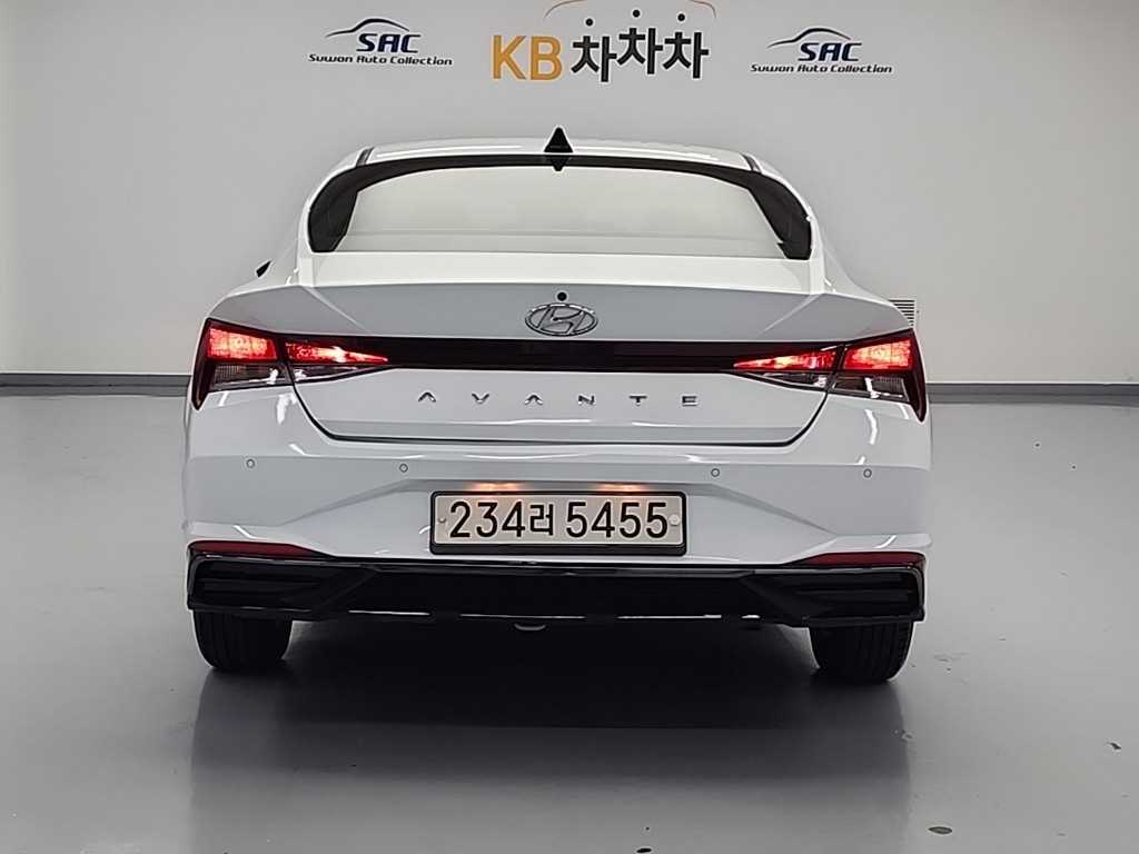 HYUNDAI Avante - Vista 3